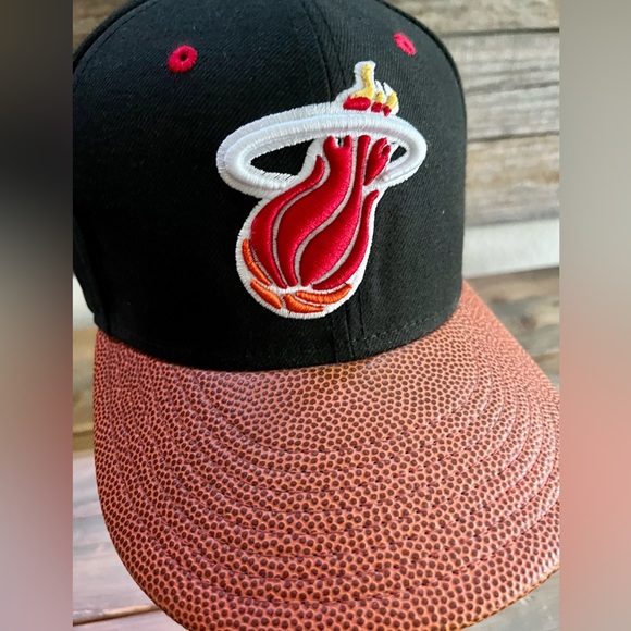 New Era Miami Heat Strap Back Hat - Picture 6 of 11